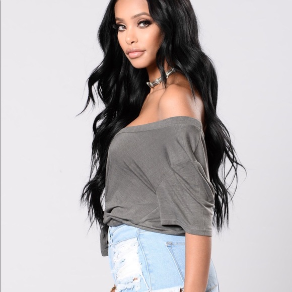 FASHION NOVA GREY T SHIRT SIDE SLIT - Picture 4 of 8